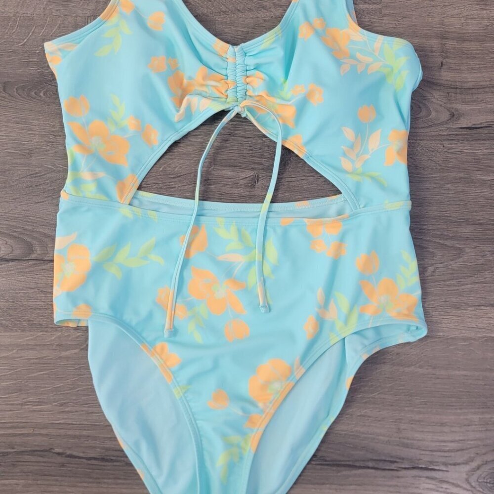 Women's juniors cut out swimsuit size XXl NEW